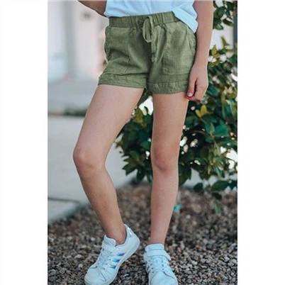 Grønn jenteshorts med strikk i midjen